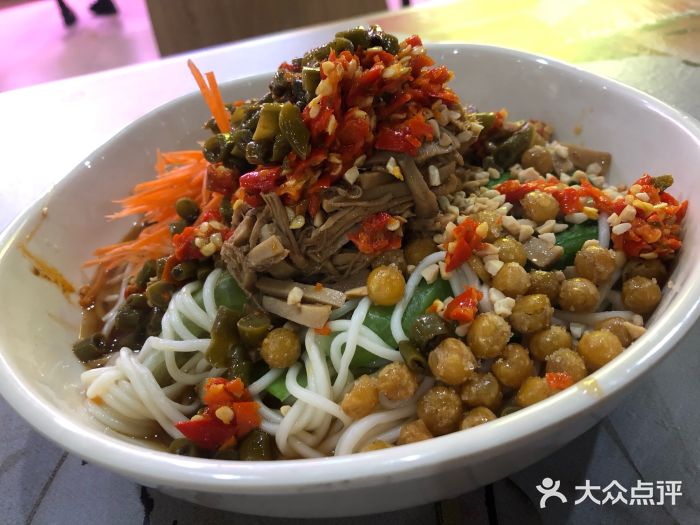 面行人酱香拌面图片