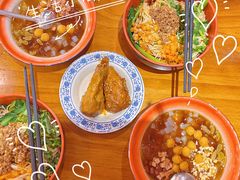 -爆炸头阿姨小四川正宗川味小吃(无任何分店)