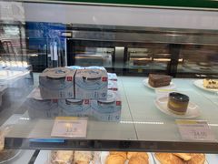 面包甜点陈列柜-咪咕咖啡(北京西单店)