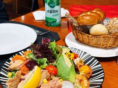 牛油果海鲜沙拉-申德勒加油站餐厅(三里屯北小街店)