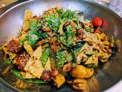 -愉肴麻辣香锅(中山路店)