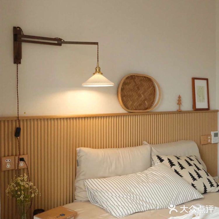 卧室改造干货，木格栅床头背景墙改造