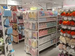 -名创优品(北京新中关购物中心地铁层店)