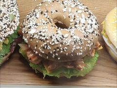 川香牛肉嫩蛋贝果三明治-Tims天好咖啡·贝果(东方广场店)