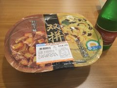 红烩牛肉木耳炒蛋双拼饭-全家便利店(孩儿巷店)