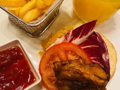 烤鸡配时蔬-WOLFGANG PUCK KITCHEN & BAR(迪士尼小镇店)