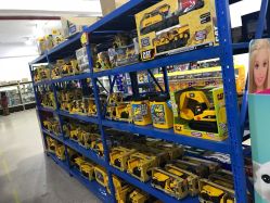 -逝水玩具折扣店