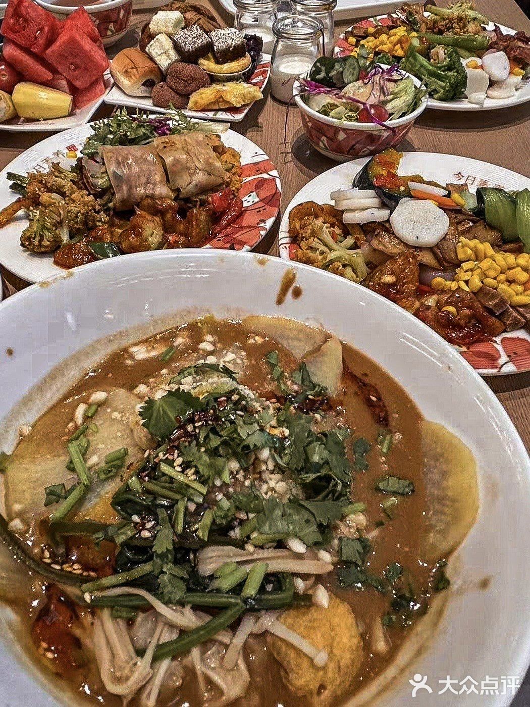 太便宜了吧！老板这能赚钱吗？二十多块吃到饱