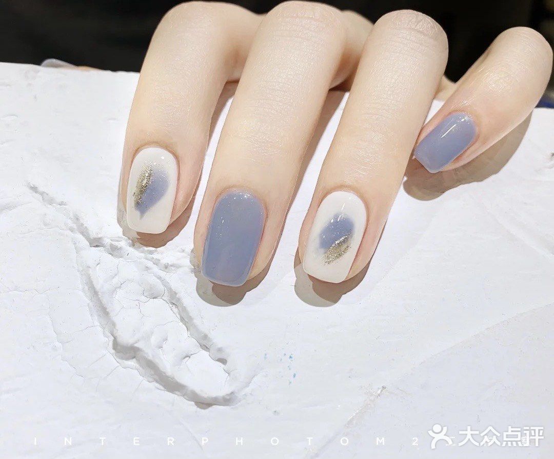 清新雾霾蓝 美甲
