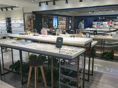 -宏宇眼镜蔡司依视路折扣店(兆佳眼镜城店)