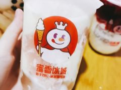 -蜜雪冰城(万达广场外B号门门口外集装箱店)