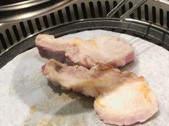 烤厚切黑香猪五花肉-烤路里·韩国品质自助烤肉(石路天虹4号店)