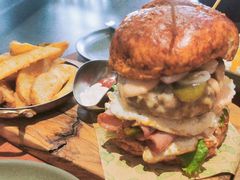 双蛋指椒牛肉汉堡-魏斯理汉堡(西安沣东吾悦店)