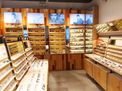 -LOOK眼镜·蔡司依视路配镜(宝山万达店)