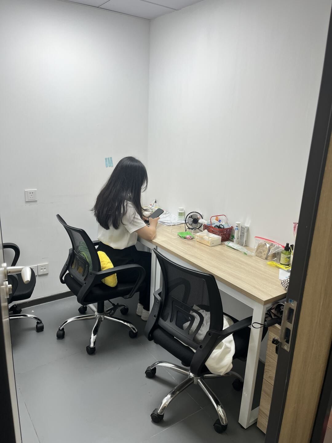 五平米有限公司董事长兼助力兼员工兼财务哈哈哈