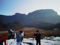 -济南卧虎山滑雪场