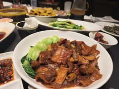 -艳阳天民俗村(公园路店)