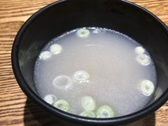 牛骨汤-吴草鸡爪오초닭발韩食堂(融恒盈嘉中心店)