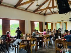 -Chom Cafe and Restaurant