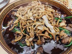 -一品红烧鸭特色川菜(三岔湖店)