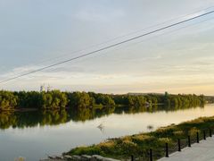 -布尔津河堤夜市