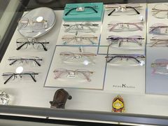 -光明眼镜·蔡司授权(徐泾店)
