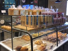 面包甜点陈列柜-面包新语(滨湖万达店)