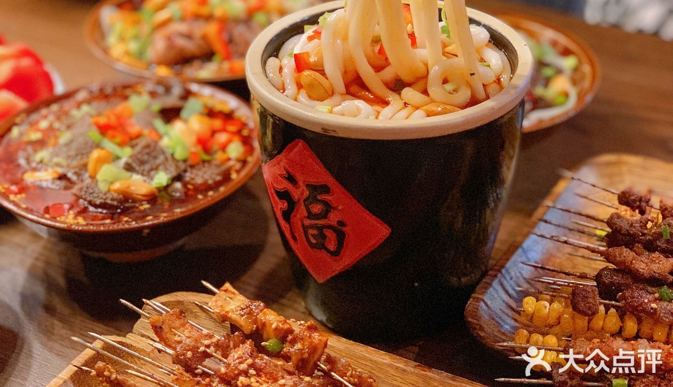 苏州探店🍻夏日夜晚在淮海街喝酒撸串吃冒菜