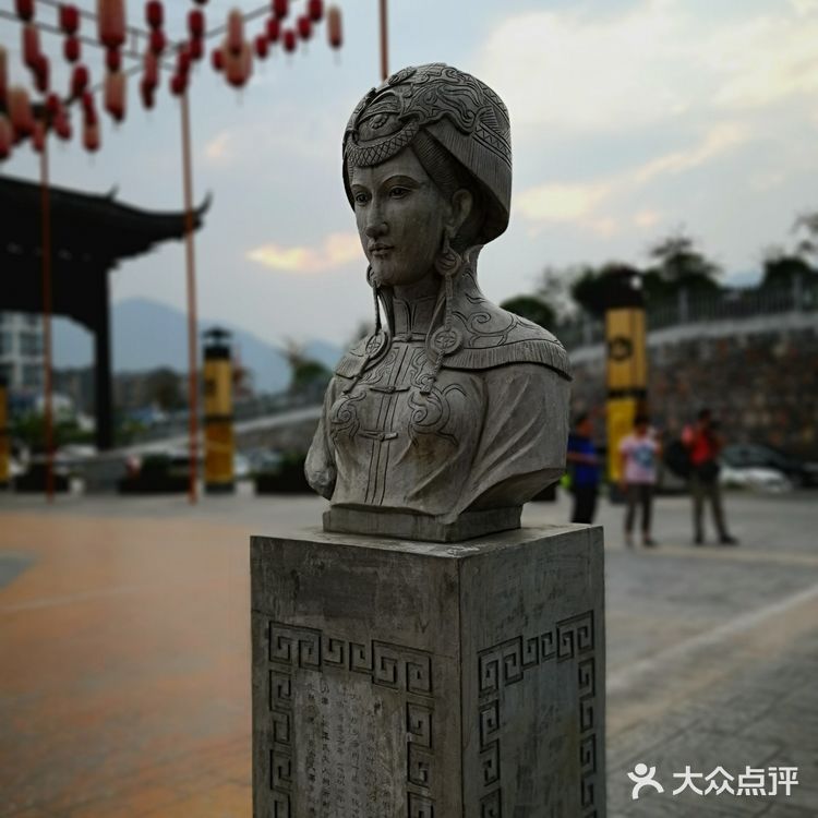 逛逛恩施民俗街