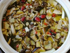乌鸡野生菌汤-东巴谷野生菌火锅餐厅