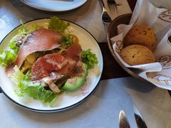 三色藜麦鸡肉溏心蛋健康沙拉-YUE·6·西式融合餐厅(外滩六号店)