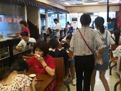 等位区-小姜锅贴(凤凰街店)