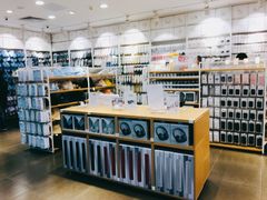 -名创优品(江南新地店)