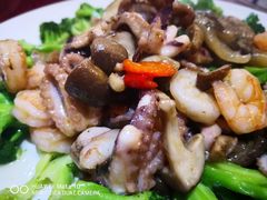 -鑫渔港海鲜本地菜·山海关浑锅(东戴河店)