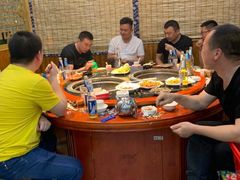 -袁小二大东北铁锅炖(吉祥村总部)