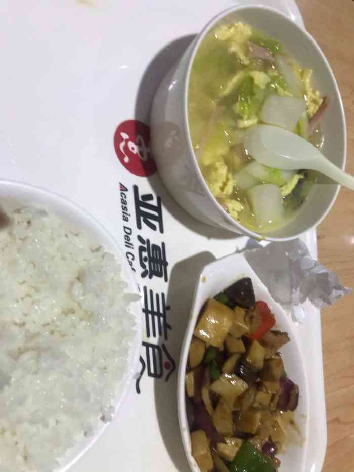亚惠美食广场(丰联广场店)-"不好吃,中午排队的人超级多,也找不到位置
