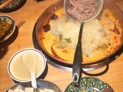 -洱火云南酸菜牛肉火锅(石景山当代商城店)