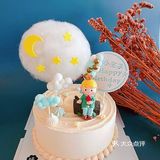 都很吸引人。看中了玲娜贝儿那款，等年底我过生日来订那个
