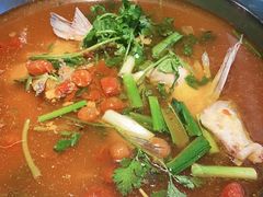 -野山舂·贵州现舂酸汤火锅(鸿通城店)