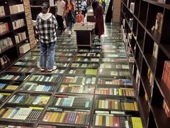 -钟书阁(松江泰晤士小镇店)