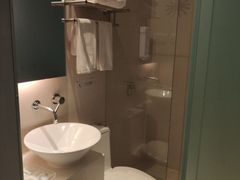 -卡罗酒店(东门晒布地铁站店)