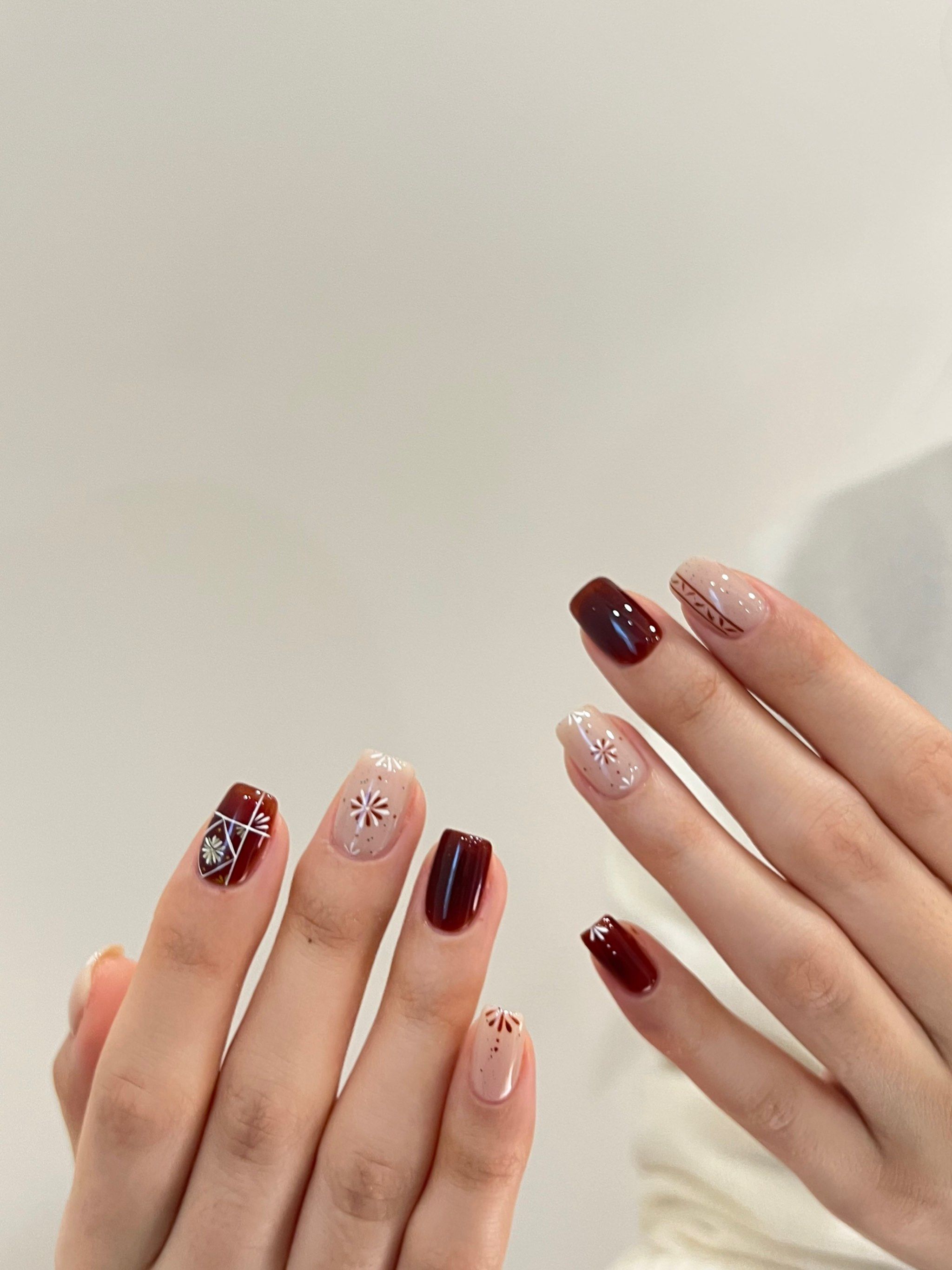 「樱花树下美甲半永久专门店(银泰店)」