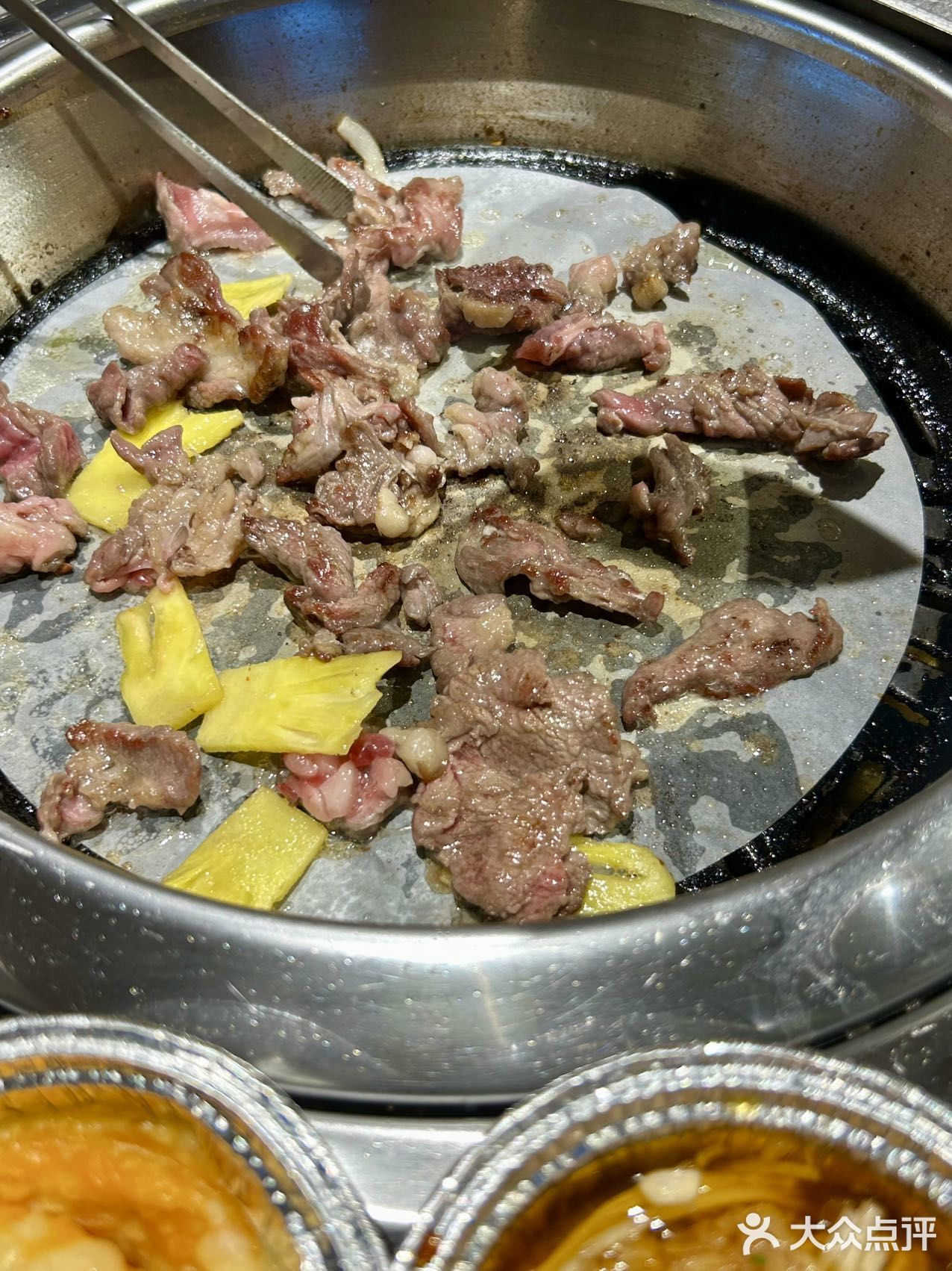 今天找到一家敲奈斯的烤肉自助，他家牛肉是首创熟成牛肉