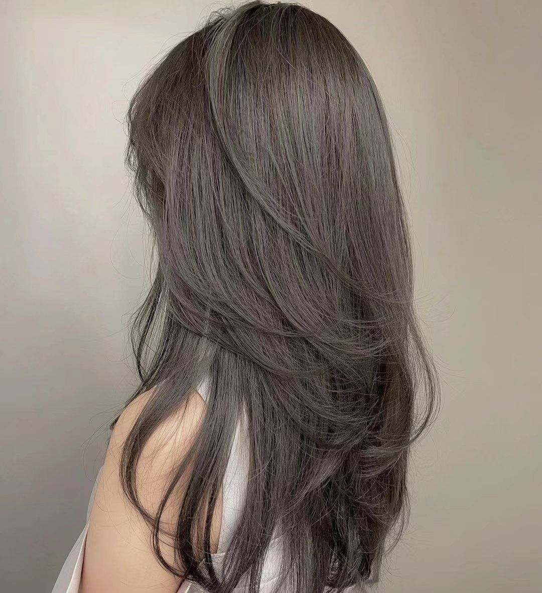 图片是一个青灰色发色,看各位小仙女想要的