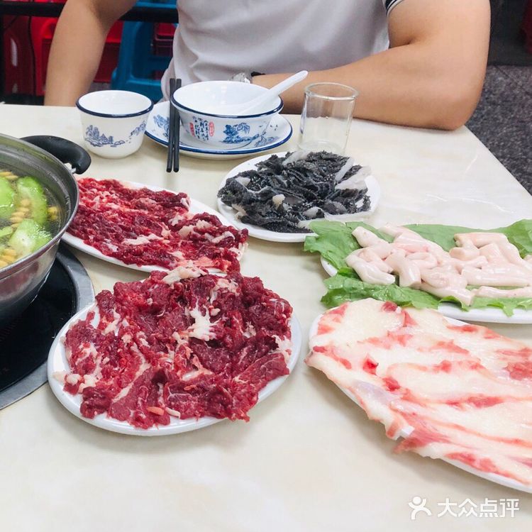 牛骨髓第一次吃很弹牙，第一次吃哈哈～然后我们又点了一盘