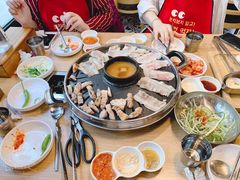 -江南猪肉商会无限续吃(弘大店)