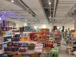 -嗨本可潮玩仓(大兴大悦春风里店)