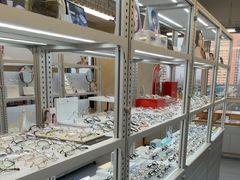 -无奔眼镜·蔡司·依视路授权店(朝阳大悦城店)