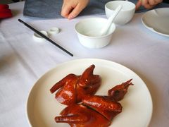 玻璃皮润烧乳鸽-北京厨房(西安SKP店)
