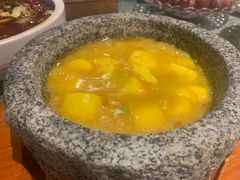 石锅蟹黄豆腐-纳瓦新疆菜(银都店)